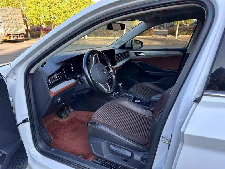 大众速腾 驾驶室