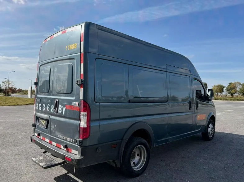 东风御风 内饰后排