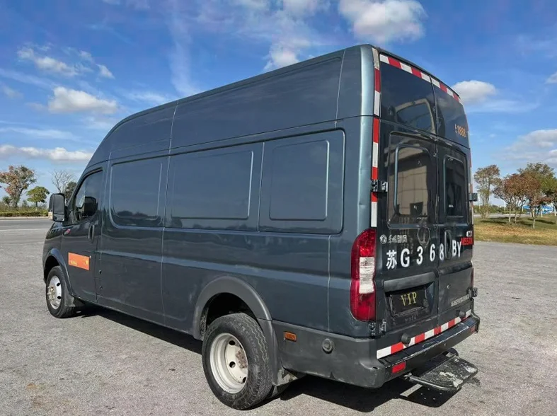 东风御风 驾驶室