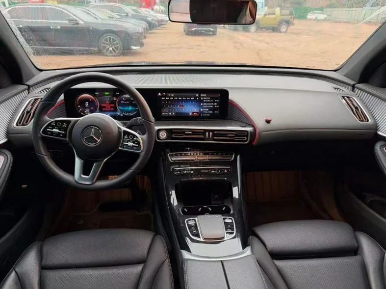 奔驰EQC 后面外观一