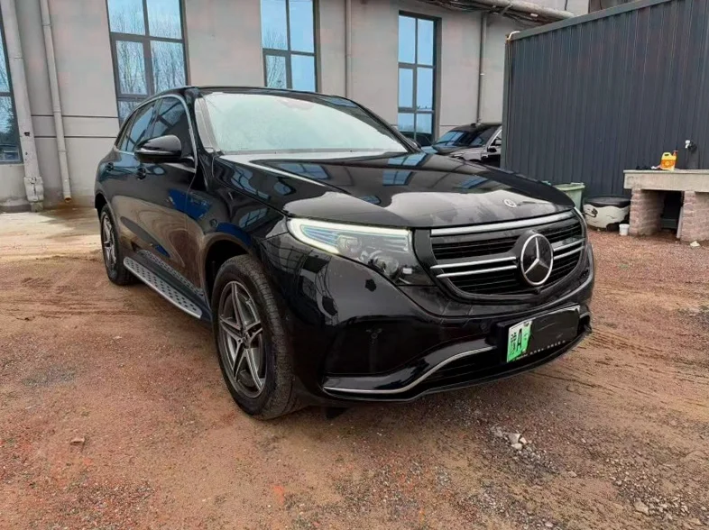 奔驰EQC 正面外观二