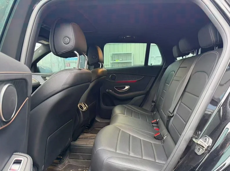 奔驰EQC 后面外观三