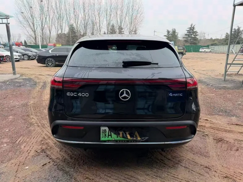 奔驰EQC 内饰后排