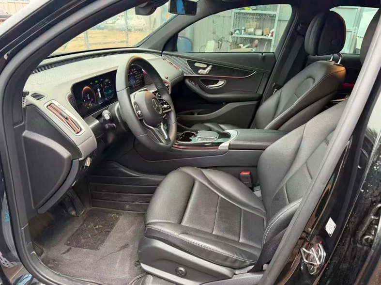 奔驰EQC 正面外观三