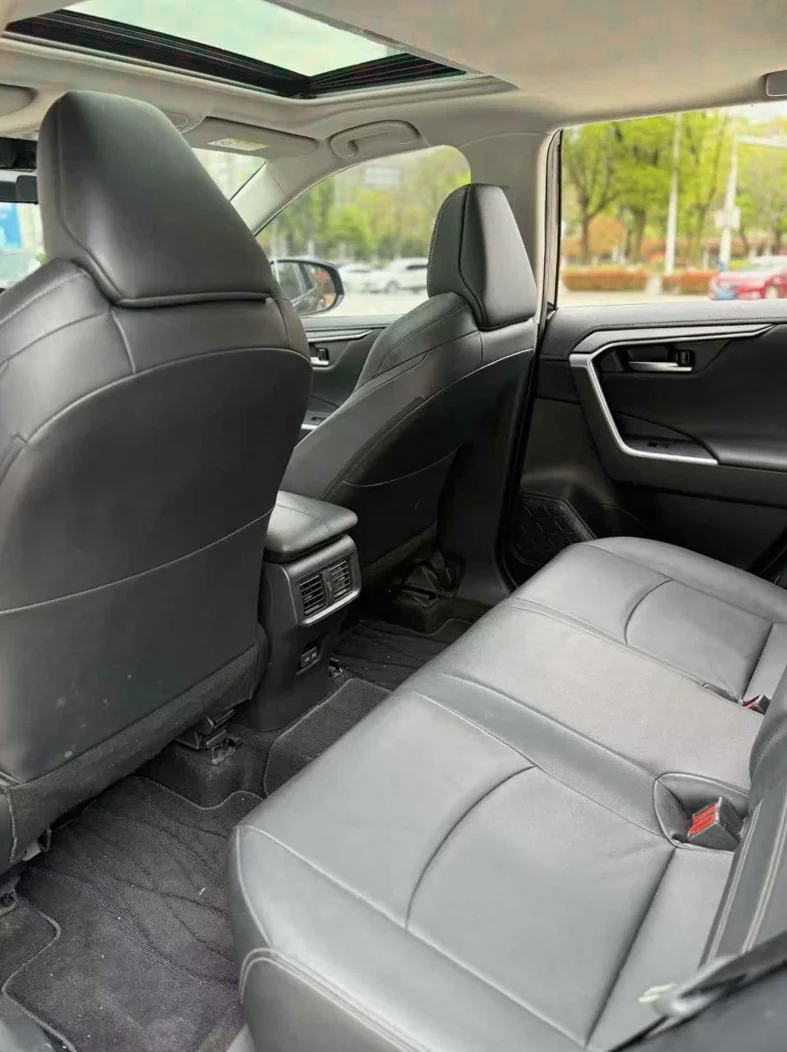 丰田锋兰达 后面外观一