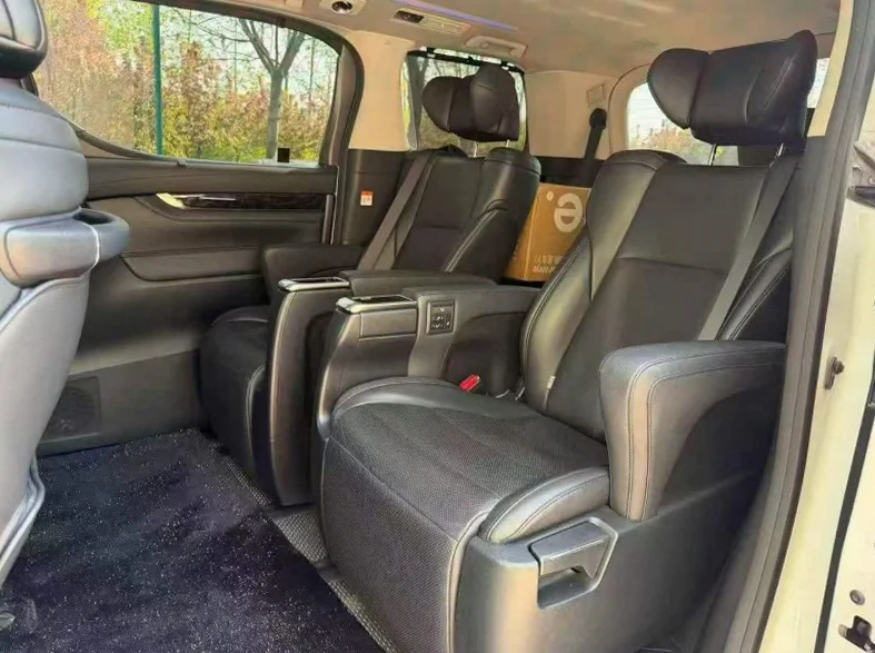 丰田皇冠 内饰前排