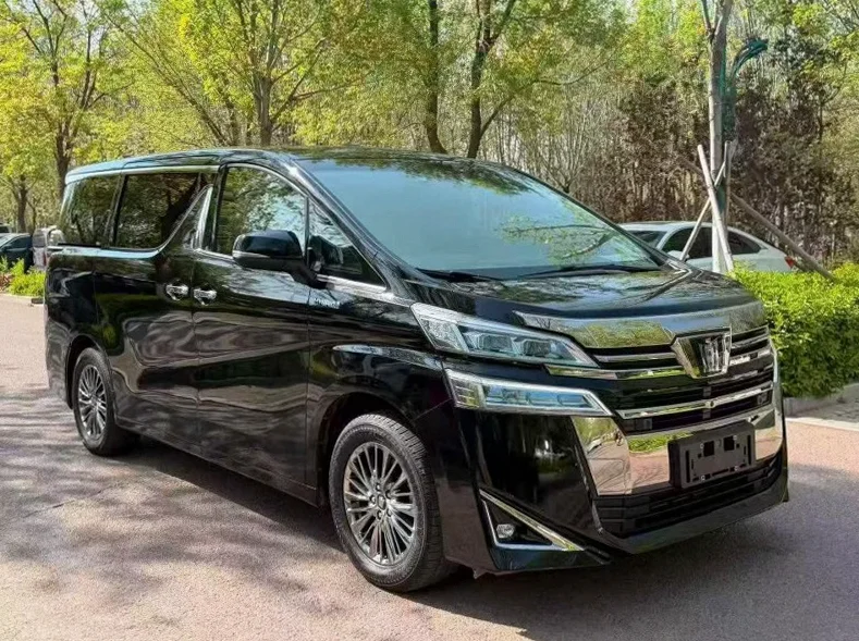 丰田皇冠 正面外观三