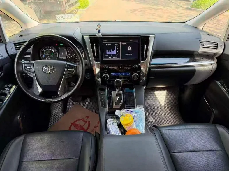 丰田皇冠 内饰后排