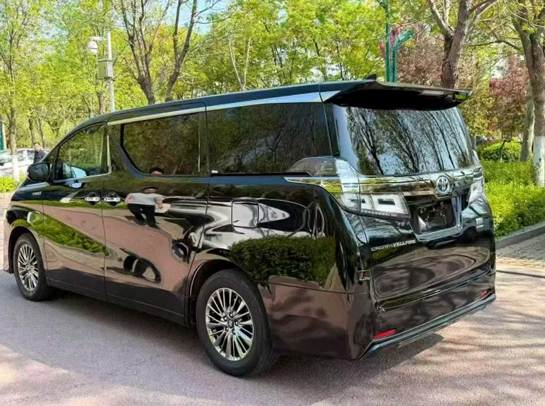 丰田皇冠 后面外观一