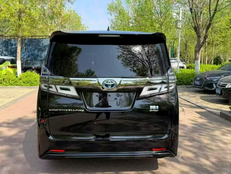 丰田皇冠 后面外观二