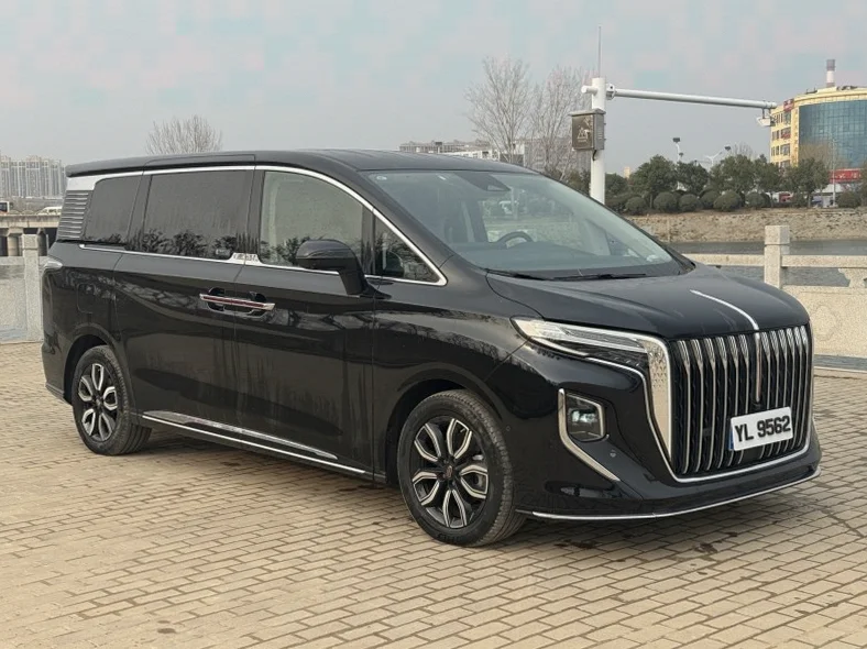 红旗HQ9 正面外观二