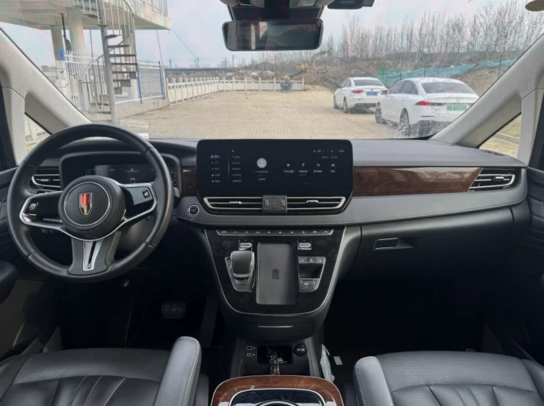 红旗HQ9 内饰后排