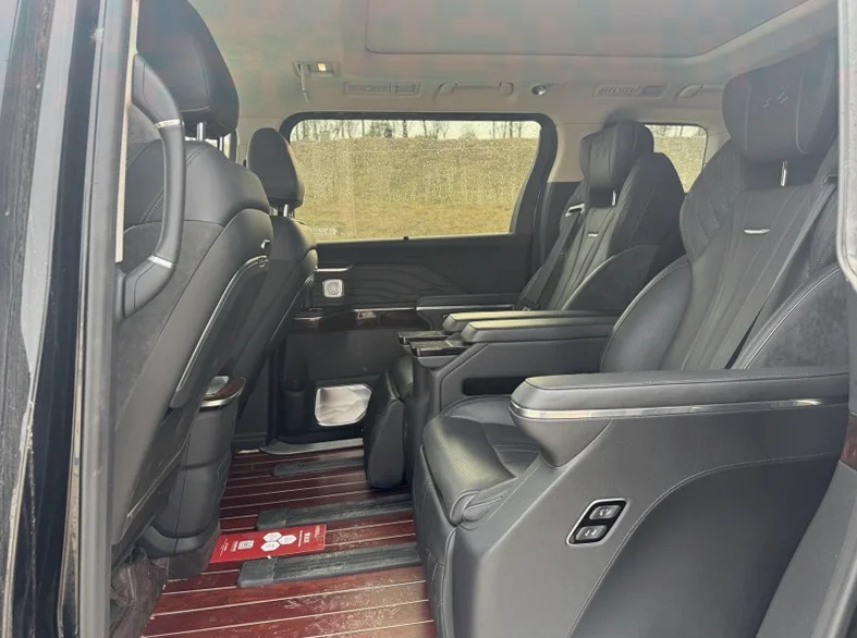 红旗HQ9 内饰前排