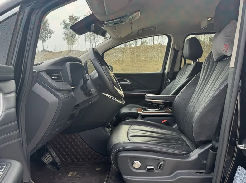 红旗HQ9 后面外观二