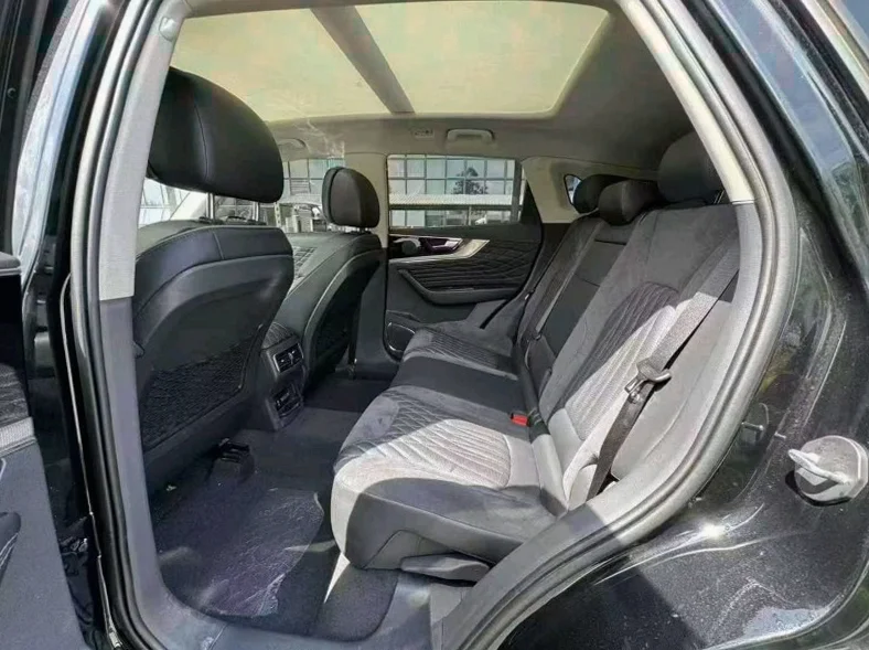 红旗HS5 内饰前排