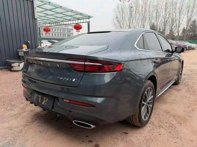 吉利星瑞 驾驶室