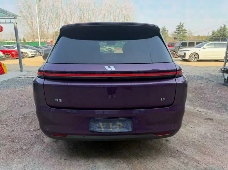 理想L8 后面外观二