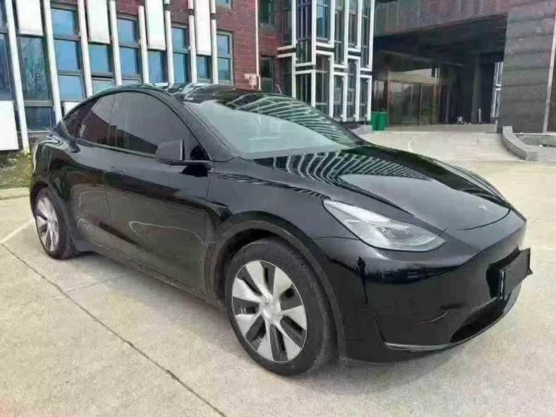 特斯拉MODEL 正面外观三