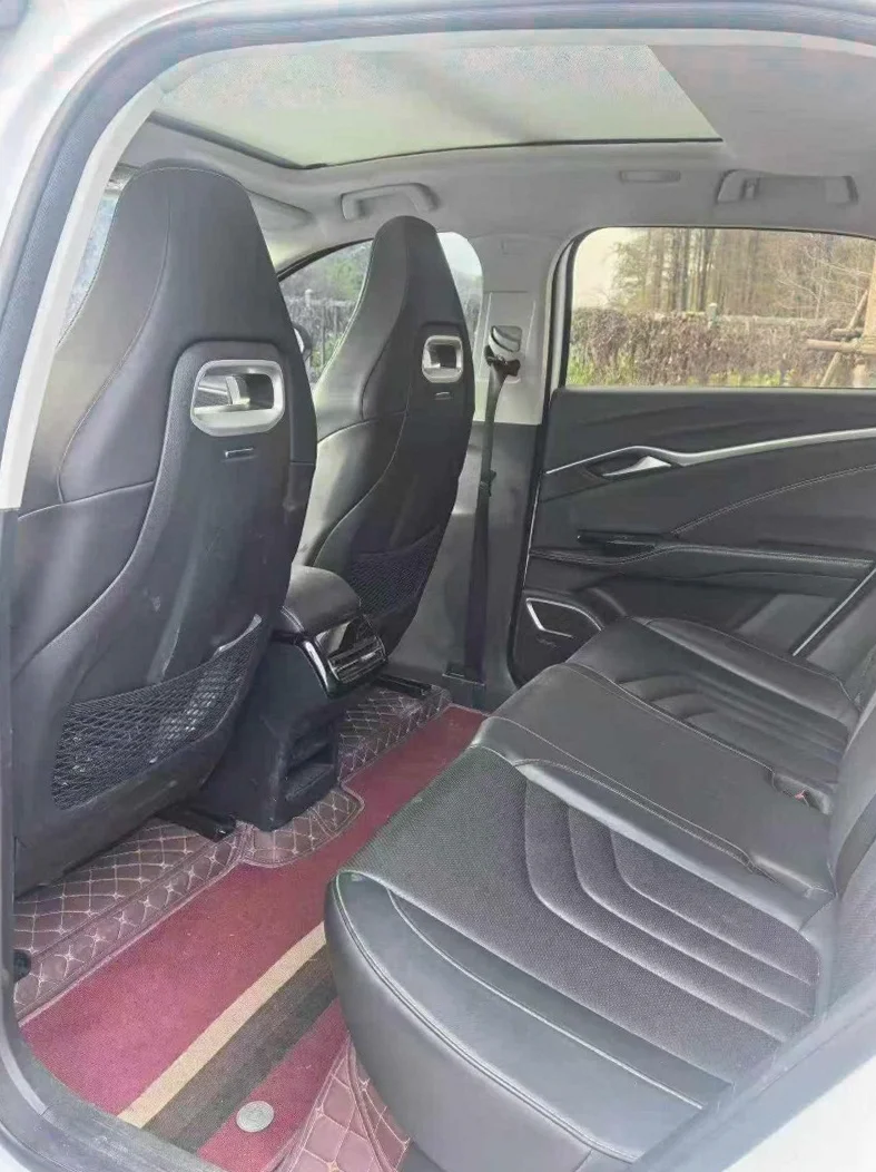 哪吒U 后面外观二