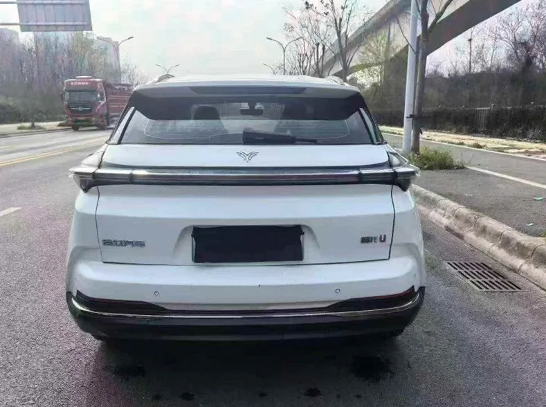 哪吒U 内饰后排