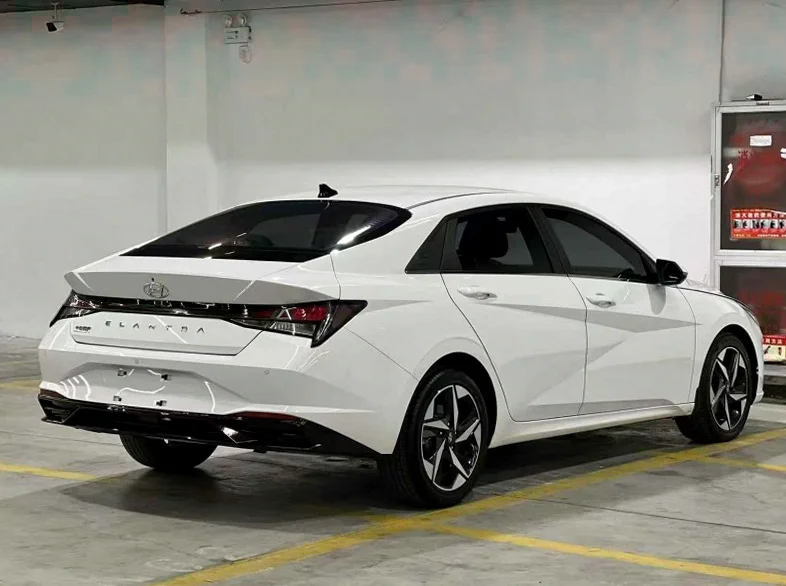 现代伊兰特 后面外观二