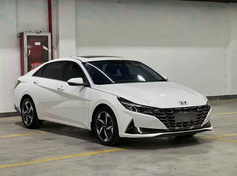 现代伊兰特 正面外观二