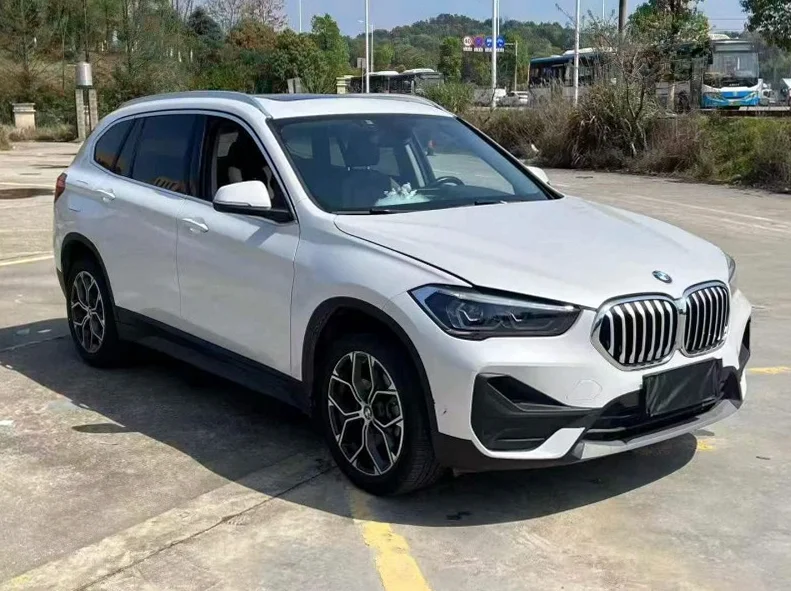 X1宝马 正面外观三