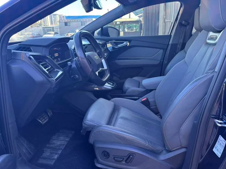 奥迪Q4 正面外观三