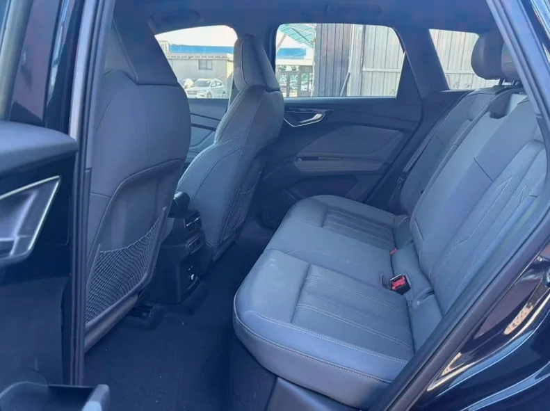 奥迪Q4 后面外观一