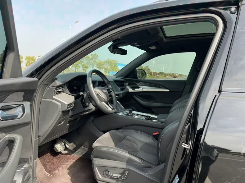 奥迪Q6 后面外观一