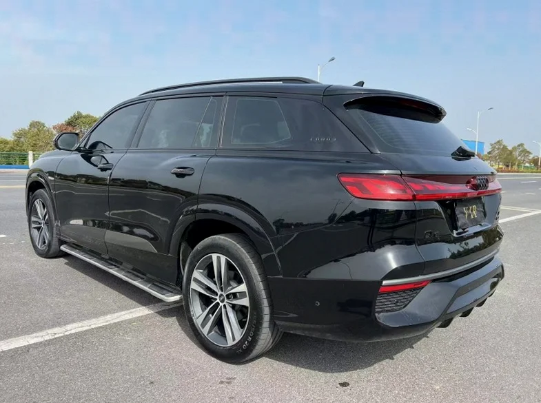 奥迪Q6 内饰后排