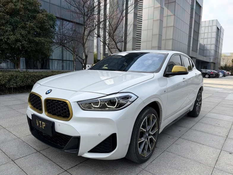 宝马X2 正面外观二