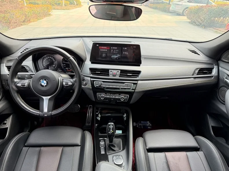 宝马X2 内饰前排