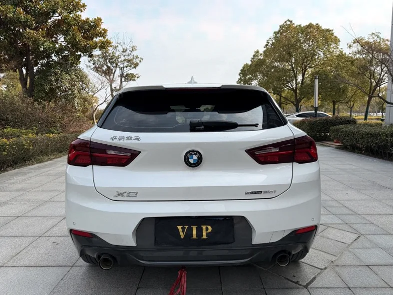 宝马X2 后面外观二