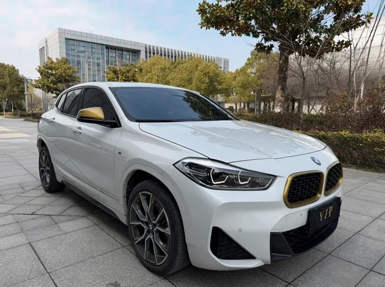 宝马X2 正面外观三