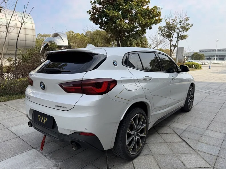 宝马X2 后面外观一