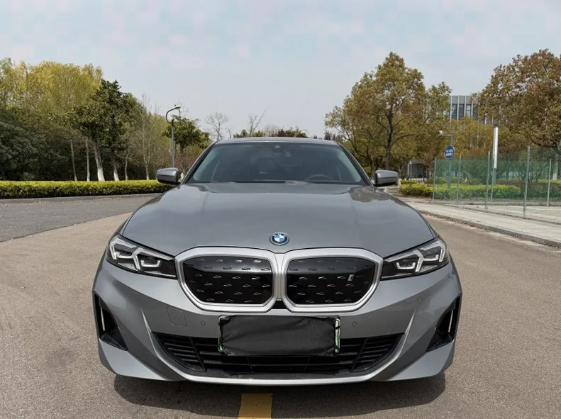 苏州2023年宝马I3全款带大本 正面外观一