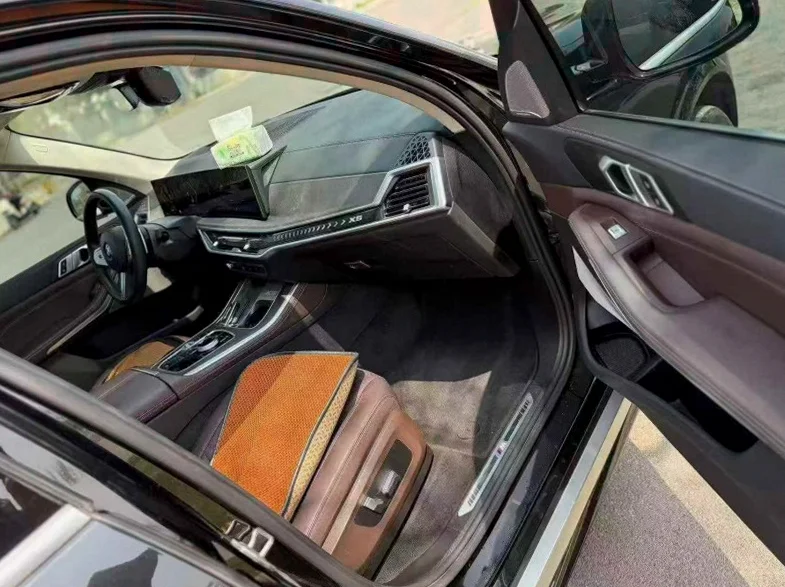 宝马X5 后面外观三