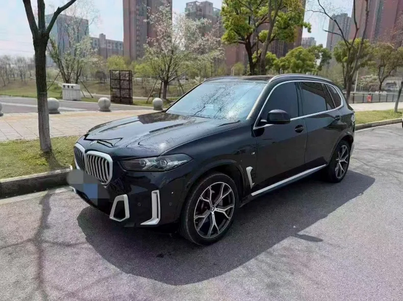 宝马X5 正面外观三