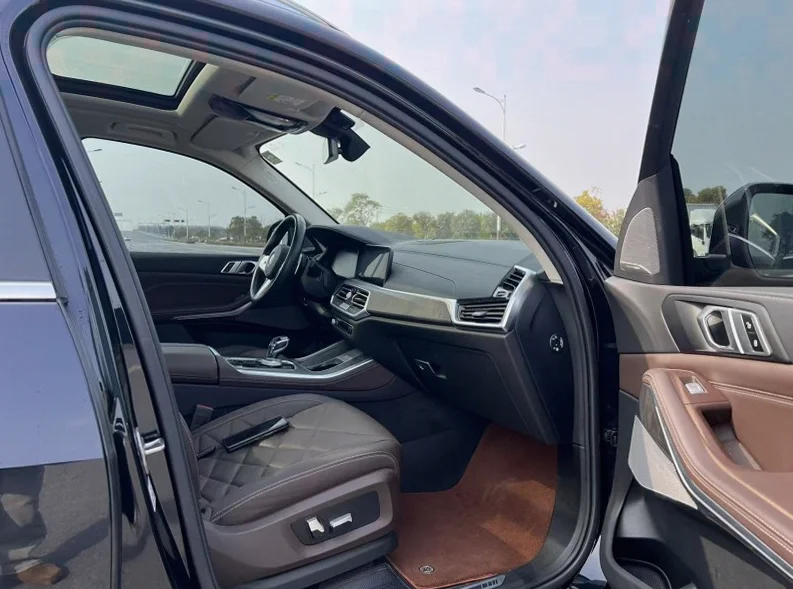 宝马X5 内饰后排