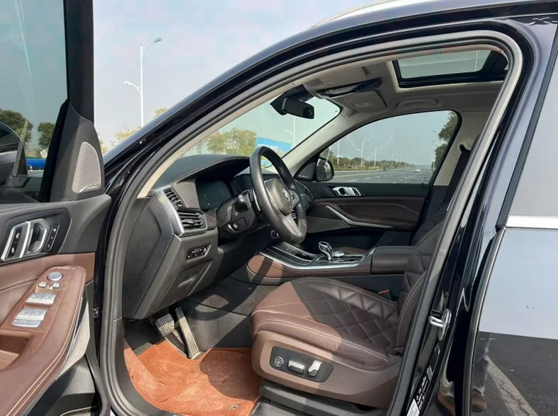 宝马X5 正面外观三