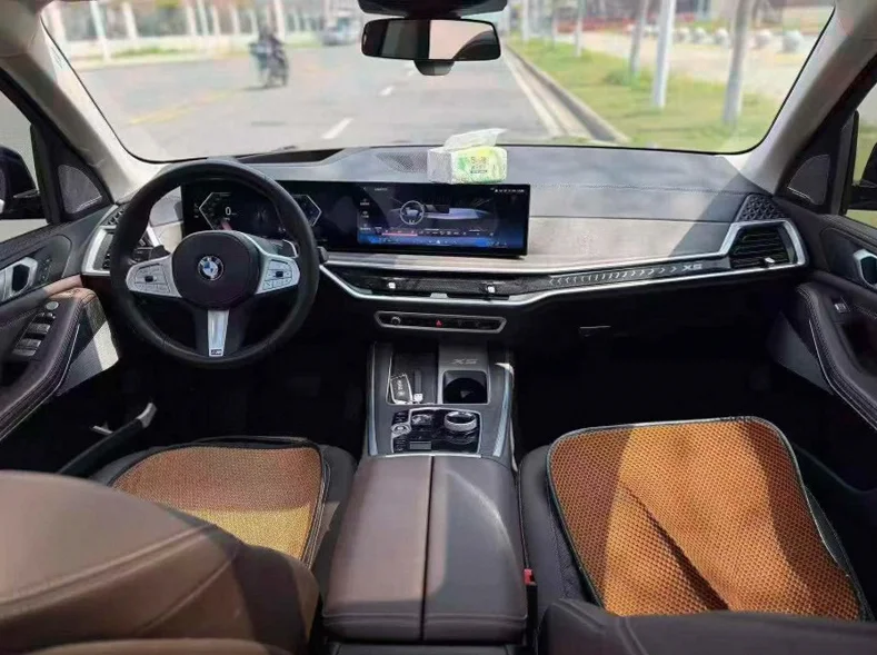 宝马X5 后面外观一