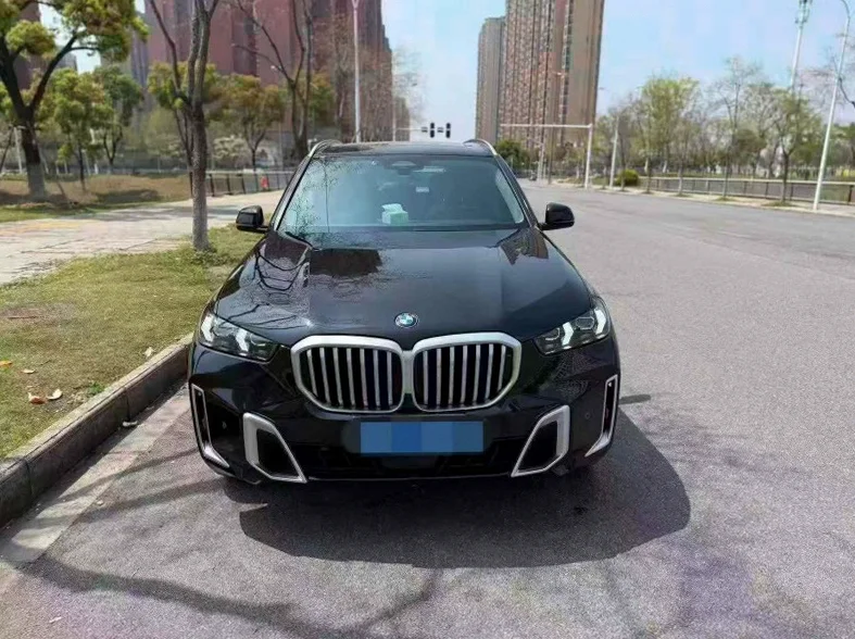 天津2023年宝马X5质押车 正面外观一