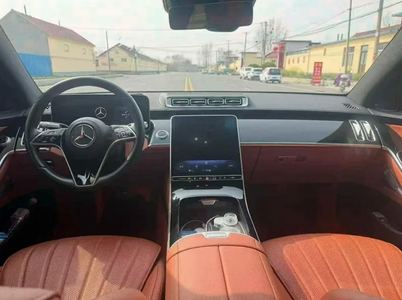 奔驰S 后面外观二