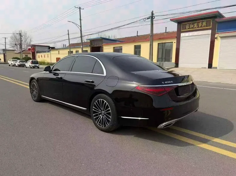 奔驰S 内饰后排