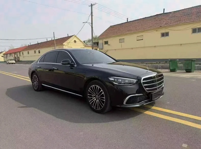 奔驰S 正面外观二