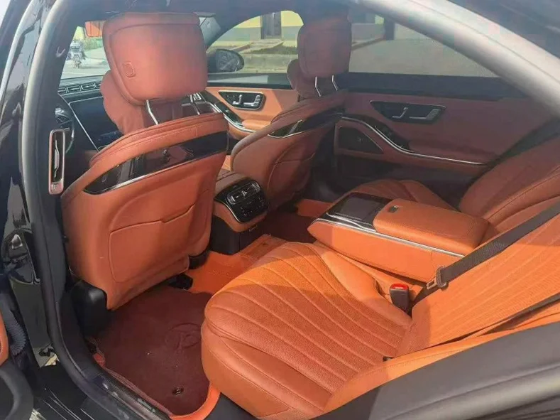 奔驰S 后面外观一