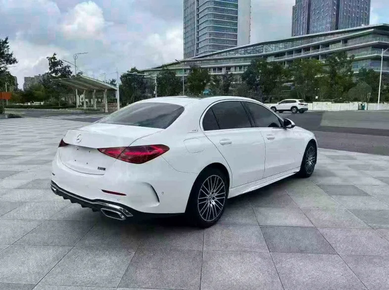 奔驰C 后面外观一