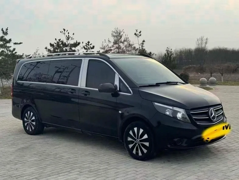 奔驰威霆 正面外观三