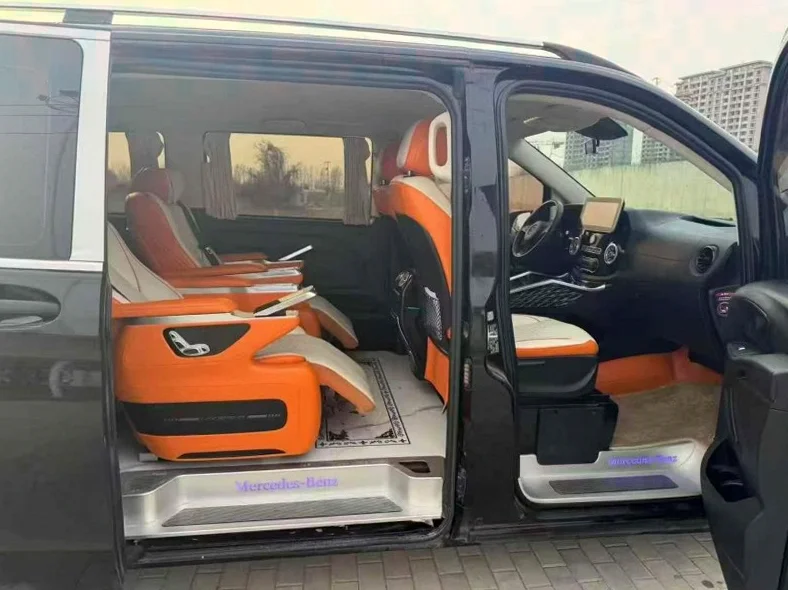 奔驰威霆 内饰前排